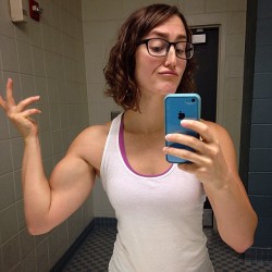 musclesandimplants:  A nerd with muscles?