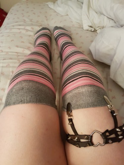 littleblueinnocent:  Knee highs and garter to start the morning  #me