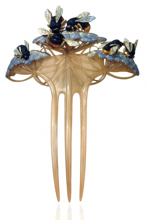 ziegfeld-girl:René Lalique gold, emamel and horn carved hair comb, c. 1901-2.