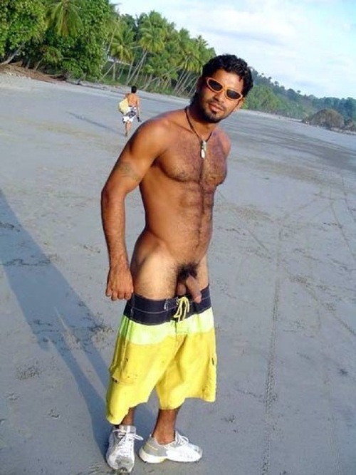 realmenstink:  machodesungao:  http://machodesungao.tumblr.com/  DARK &amp; HAIRY
