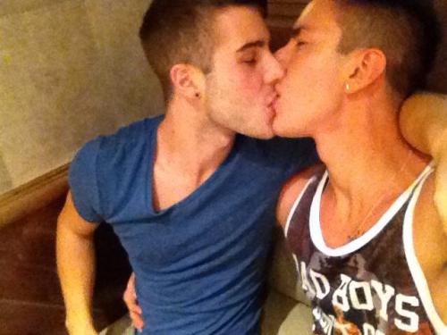 fit-lads:  Sexy gay pornstars Allen King and Angel Cruz See more sexy boys at Fit Lads 