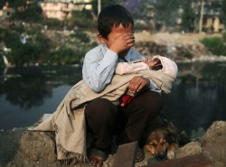 onlyalonelyheartsclub:  candyleaves:  A boy in Nepal being evicted from his home, holding his little sister.  man