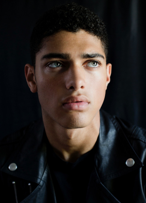 iamhannalashay: zrunkinlove: thebookskeeper: zrunkinlove: Male Models of Color Can someone please pr