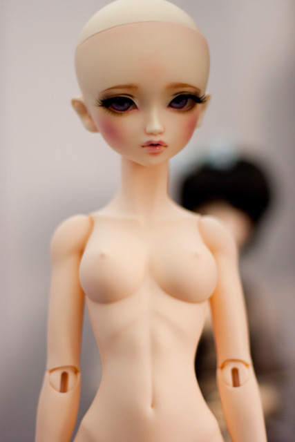 micaeverywhere:  Some nice shots of her nude to see her proportions! I’m really happy with the fit and resin match (even tho I had to put 2 kips in her neck to get her head to pose properly) And for those who asked, her resin match is decently close.