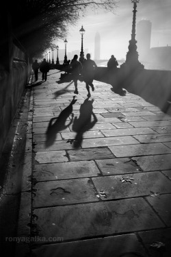 lensblr-network:  &lsquo;Run when you can, walk if you have to, crawl if you must; just never give up.&rsquo;© Ronya Galka  photo © Ronya Galka  (street-photography-london.tumblr.com)