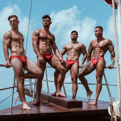 Would love to be on that boat taking all their cocks in all my holes and them finishing off by cover