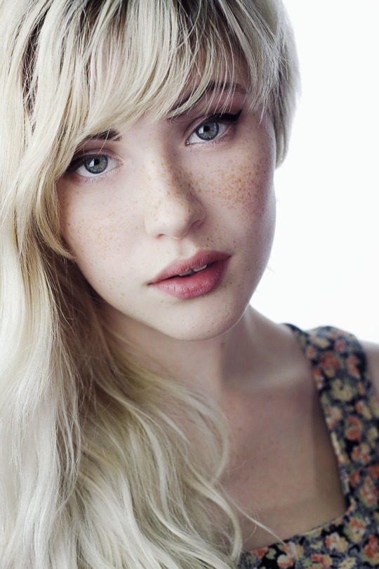 ohyousoprettygirl:  Oh you soooo pretty girl!  Via definitecuties