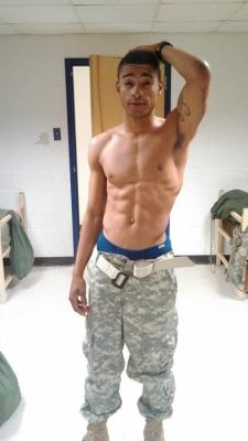 cutesexyasfuck:  dam army boi 