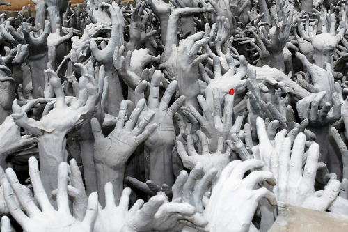 coyoteorian:adrhaze:Because this crazy awesome temple can never have enough photosets.White Temple, 