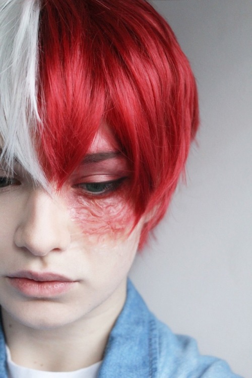 i didn’t get any photos when i first cosplayed todoroki at metrocon last year so here he is, n