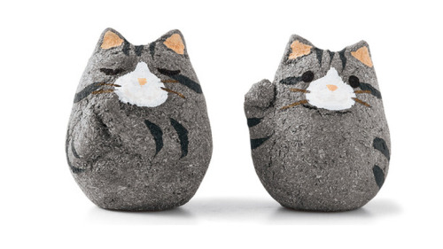 meowoofau:hide and seek cat cookiesDelicious cookies filled with hand crafted cat figurines You&rsqu