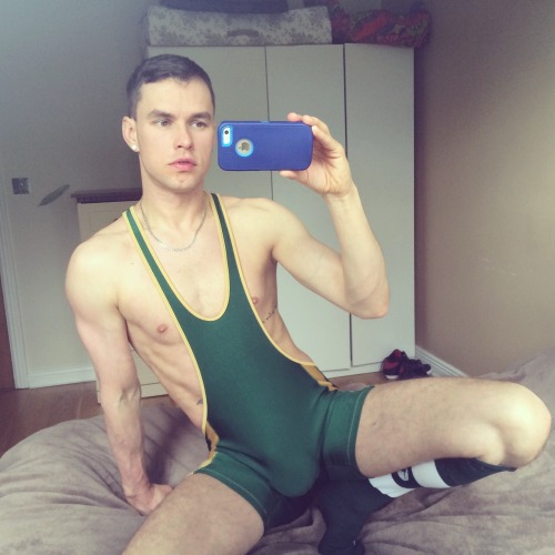 supadupaflys:  Love my N2N Green singlet .Thx to collegejocksuk 😘😘