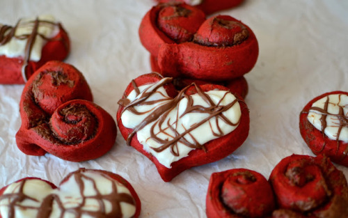 gryffindors-time-lady:  foodfuckery:  Red Velvet Nutella “Cinnamon” Roll Hearts  Recipe  I need new pants 