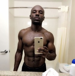 nobodysnigga:  Reblog if you love 🍫🍫🍫🥰🥰🥰