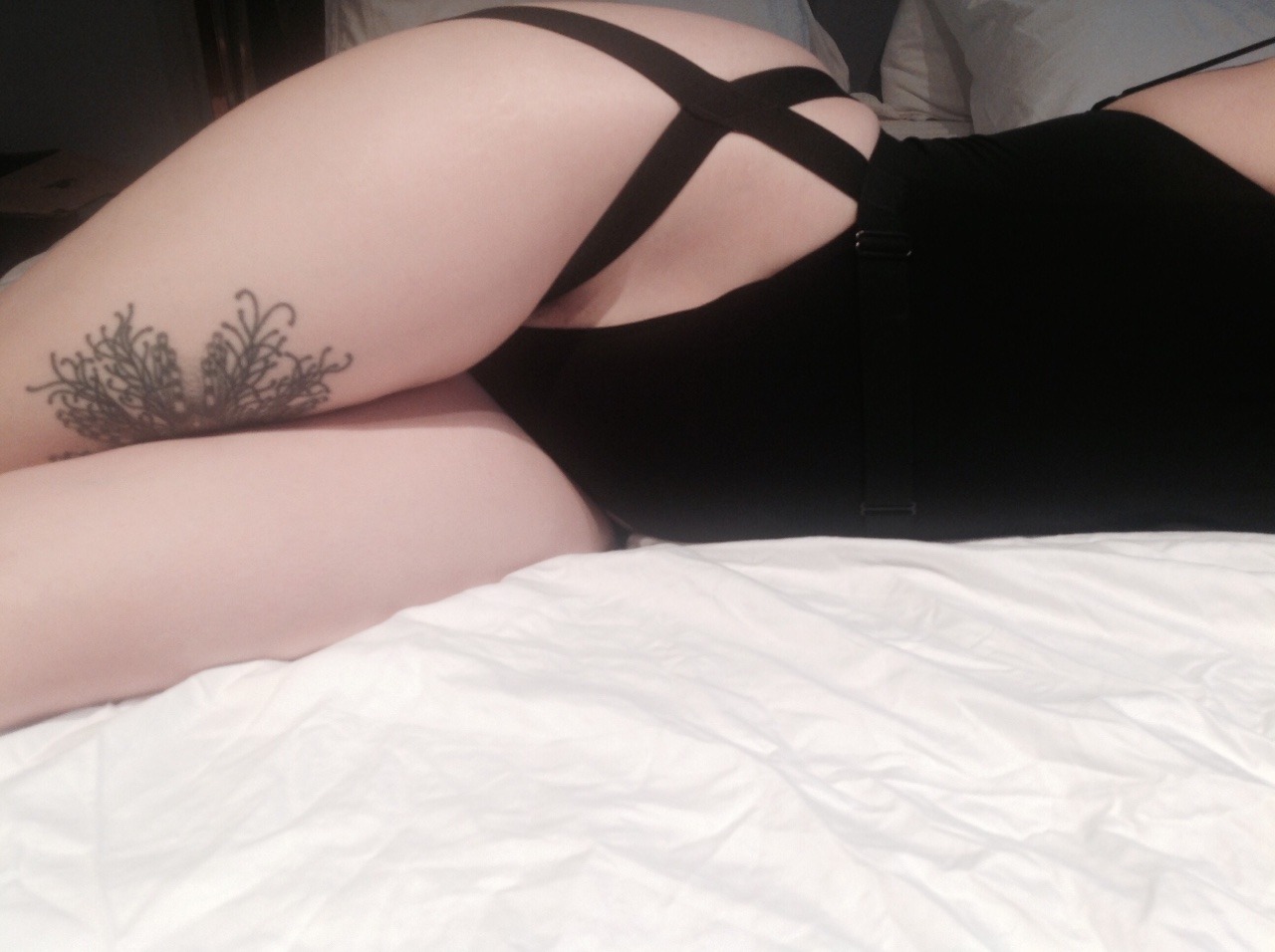 thehellboundtart:  A completely unfair amount of hip. 