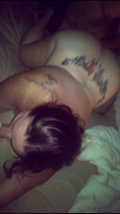 mrspamateur:  Some threesome pics. Mrsp the center of attention 