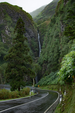 breathtakingdestinations:  Rocha dos Bordões - Ilha das Flores - Azores - Portugal (by Luis Cap) 