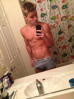 omgjohnsonworld:   Hot.……hot.……hot !!! dirtyliam16: follow me! www.dirtyliam16.tk