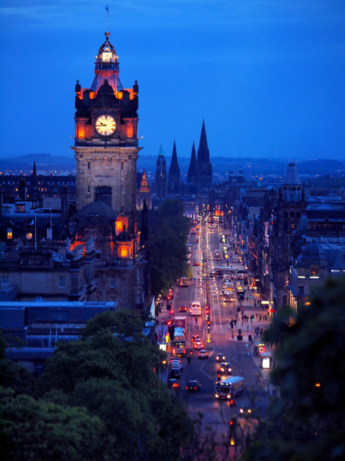 transport-traffic - traffic  - Edinburgh at dusk by sandygI...