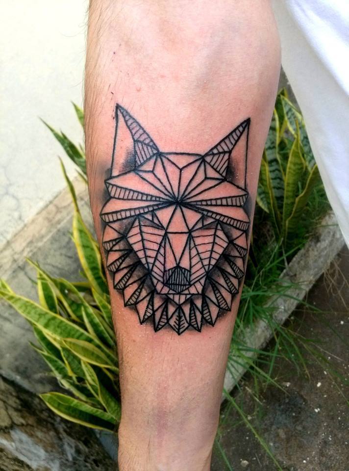 fuckyeahtattoos:  geometric tattoo, Wolf…