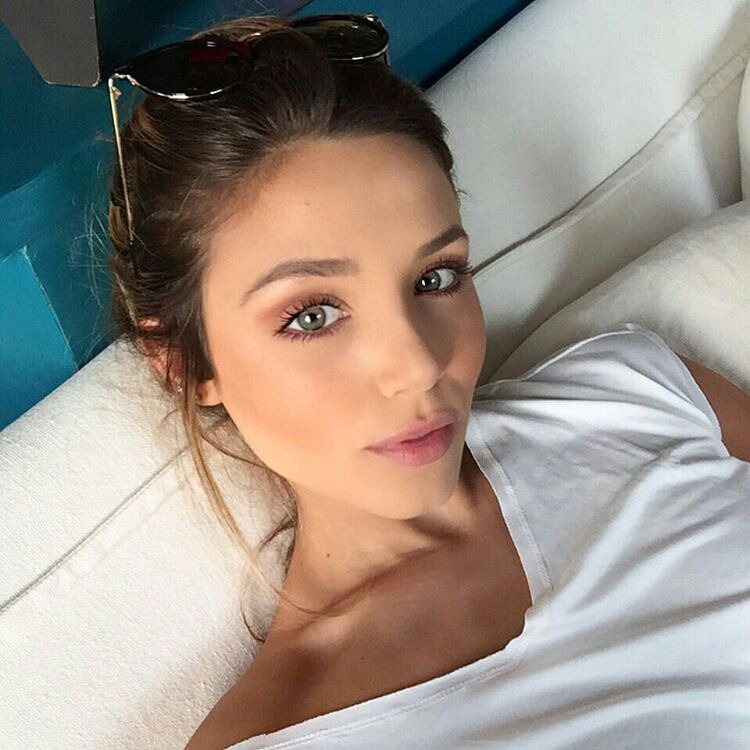 Ela é mulher com marra de menina