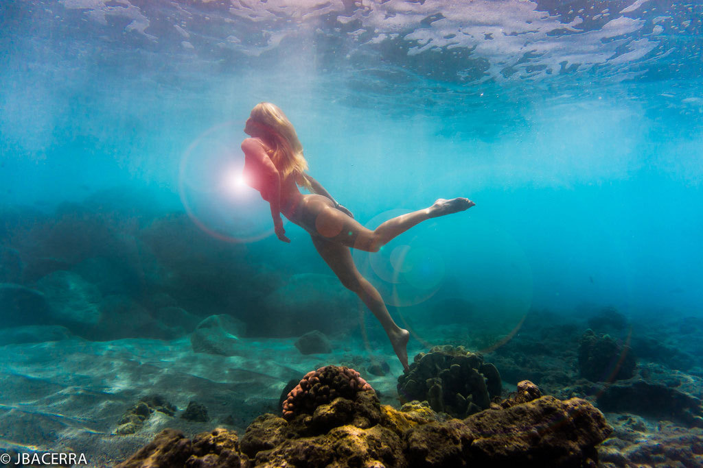 nakedologiest:  The ocean is calling 