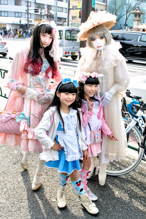 RinRin Doll &amp; Minori on the street in Harajuku with two future Harajuku girls. When we are s