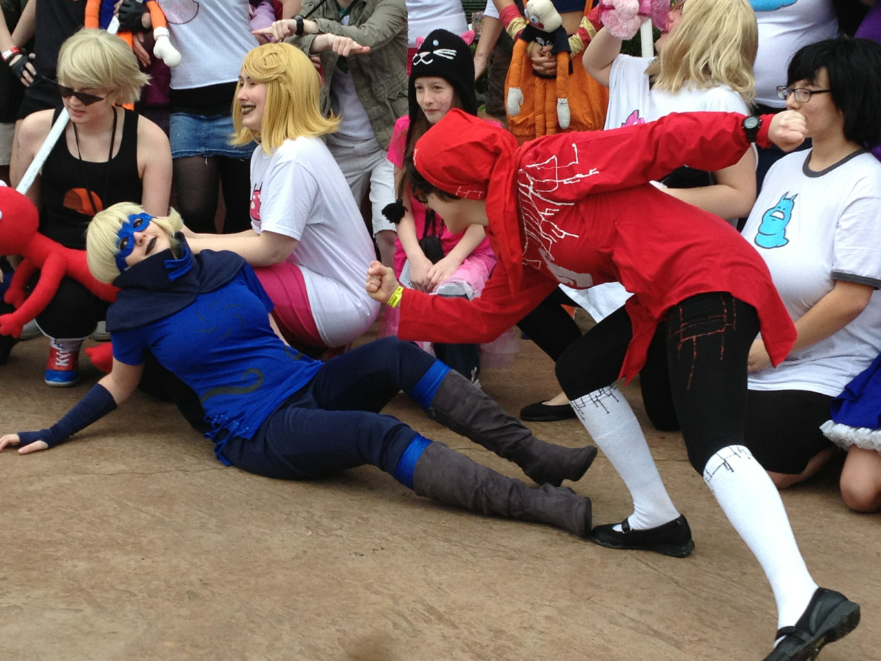 genteelgunslinger:  inksteaks:  extremely fast cosplay award  That was really, really