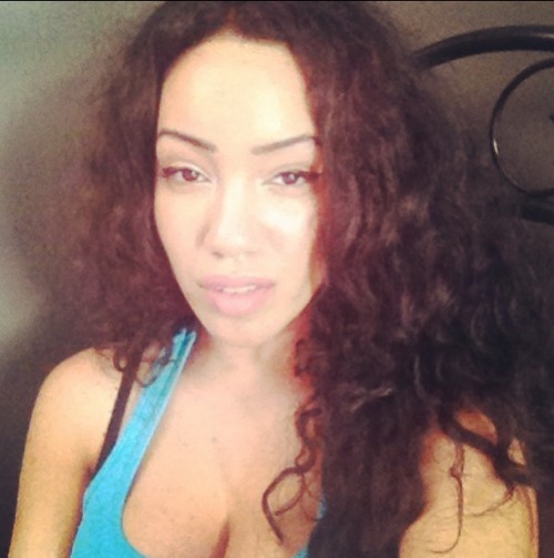 shesbombb:  http://oldsoulbeka.tumblr.com/