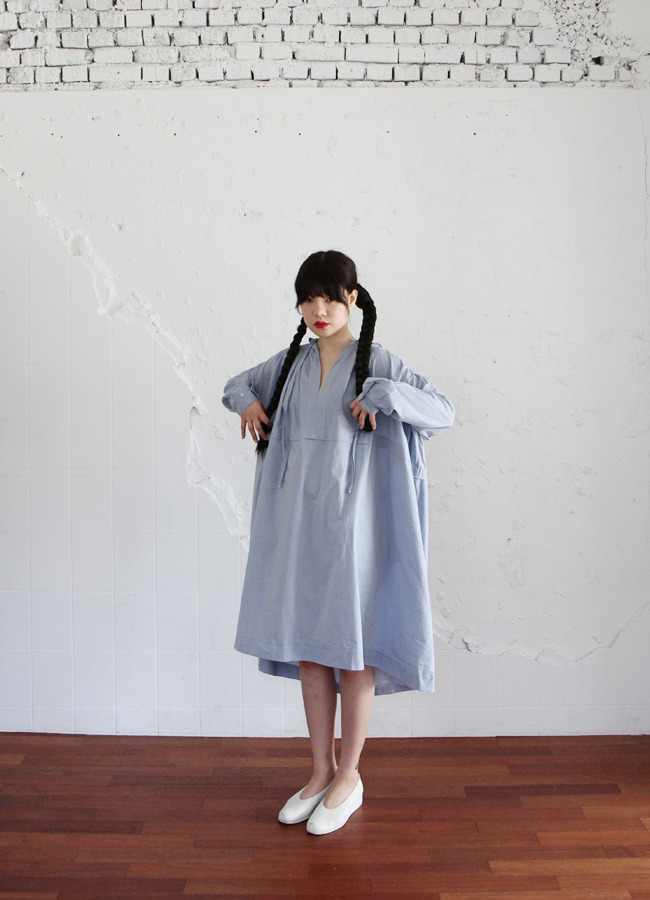 daeum: OVERSIZE RIBBON BLUE DRESS48,000원