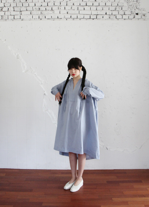 daeum: OVERSIZE RIBBON BLUE DRESS48,000원