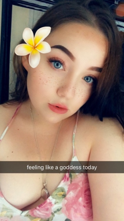 thksbye:can someone squeeze my tits for me I‘m too lazy