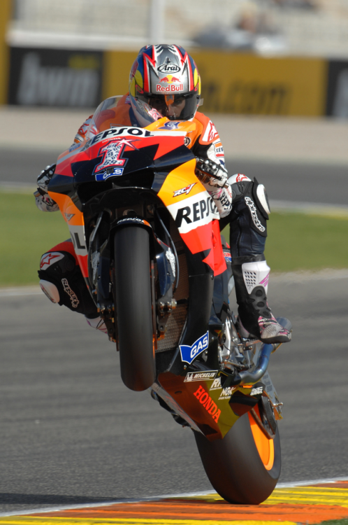Nicky Hayden, the champion wheelying, 2nd November 2007, Valencian Community MotoGP, the last r