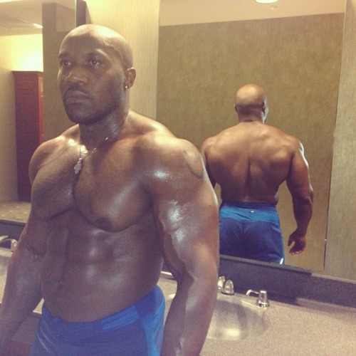 seeker310:  bodyexhibit: Damn this is my type of man right here. Thick and juicy! 👅👅👅🙌🙌🙌😍😍😍😊😊😊👍👍👍   My type of man, too…handsome & hot…Powerful & thick & so phyne!!Kings  HOT follow my Bros