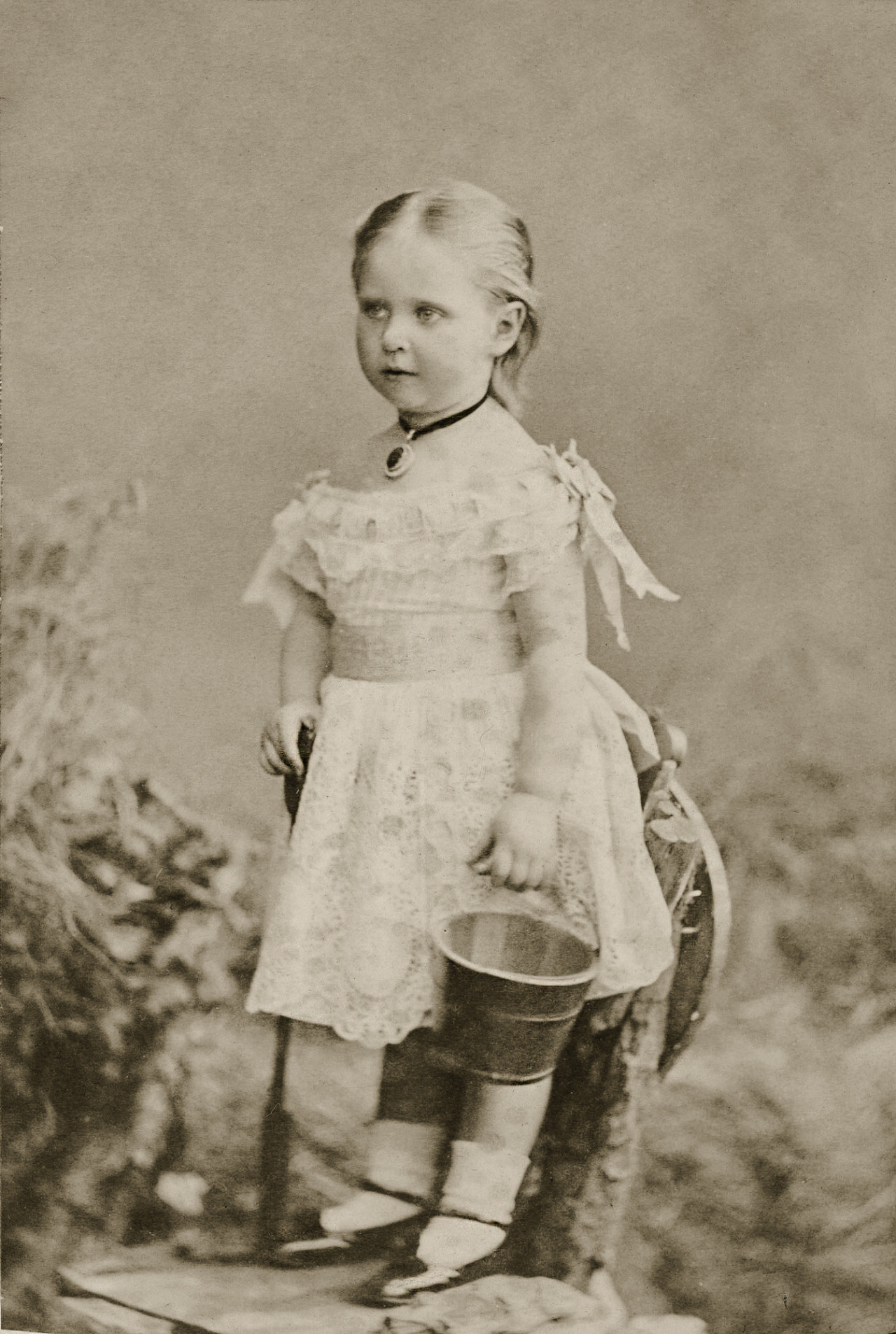 Both smiling and sullen: Princess Alix of Hesse as a little girl ...