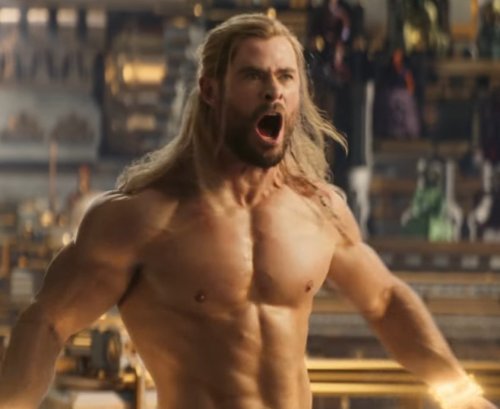 Porn   Chris Hemsworth in Thor: Love and Thunder photos