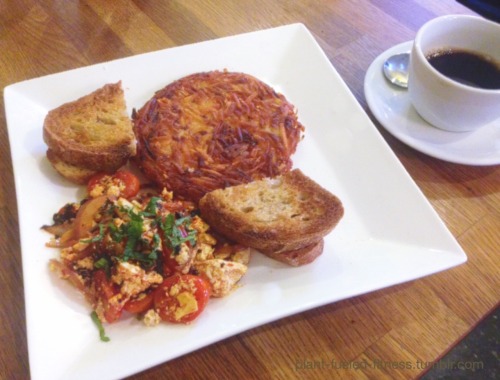 Tofu Scramble, Hash Browns, and Toast from 900 Grayson in Berkeley, CA.