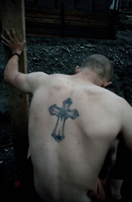 plizm:    Tim Hetherington - Afghanistan, Korengal Valley, Kunar Province. June 2008.