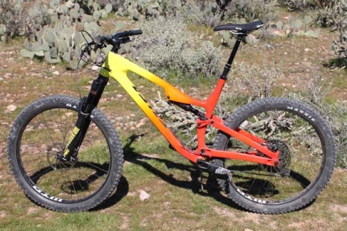 aces5050:(via First Ride Review: Salsa Cycles’ 2019 Rustler slays up or down - Bikerumor)