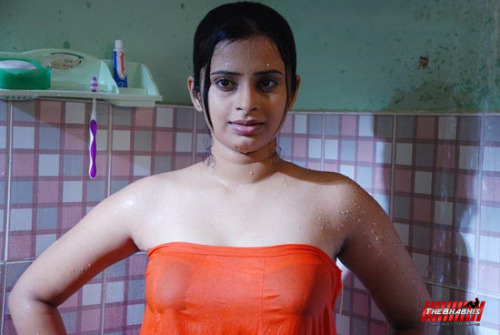 Wet Tamil Girl bathing photoshoot - 02Wet Tamil Girl bathing in pavadai photosunnai naan arivenWet T