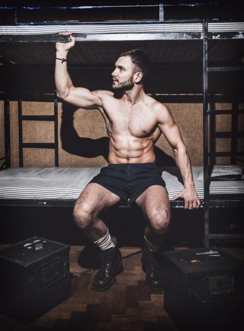 underwunder:  malemayhem:    @underwunder  