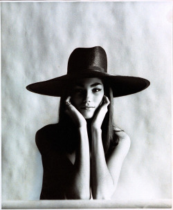 vogue:  Festival Dressing 101: Put a hat on it.Minnie Cushing photographed by Gianni Penati, Vogue, March 1, 1966Find all of our lessons in festival dressing in the Vogue archives. 