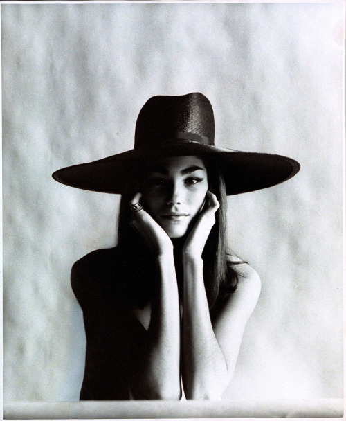 vogue: Festival Dressing 101: Put a hat on it.Minnie Cushing photographed by Gianni Penati, Vogue, M