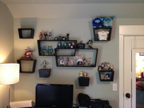 thatfilthyanimal:  goopuff:  for those who don’t know i moved recently and my plushes are set up like this  Holy crap o__o Nice collection!!Where did you find those cool shelves that you have mounted above the monitor? It’s awesome @w@  I DIDNT KNOW