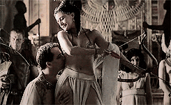 diviaugustus:Get to know me meme: [3/5] favorite shows↳Rome (hbo)