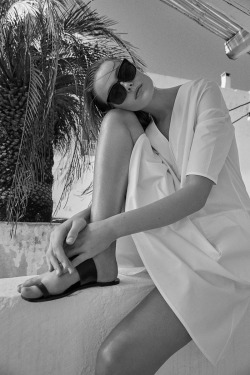 totallyinlovewithfashion:  Frida Gustavsson by Andreas Sjodin for Elle Sweden, July 2015for more click: COLORED OR BLACK AND WHITE