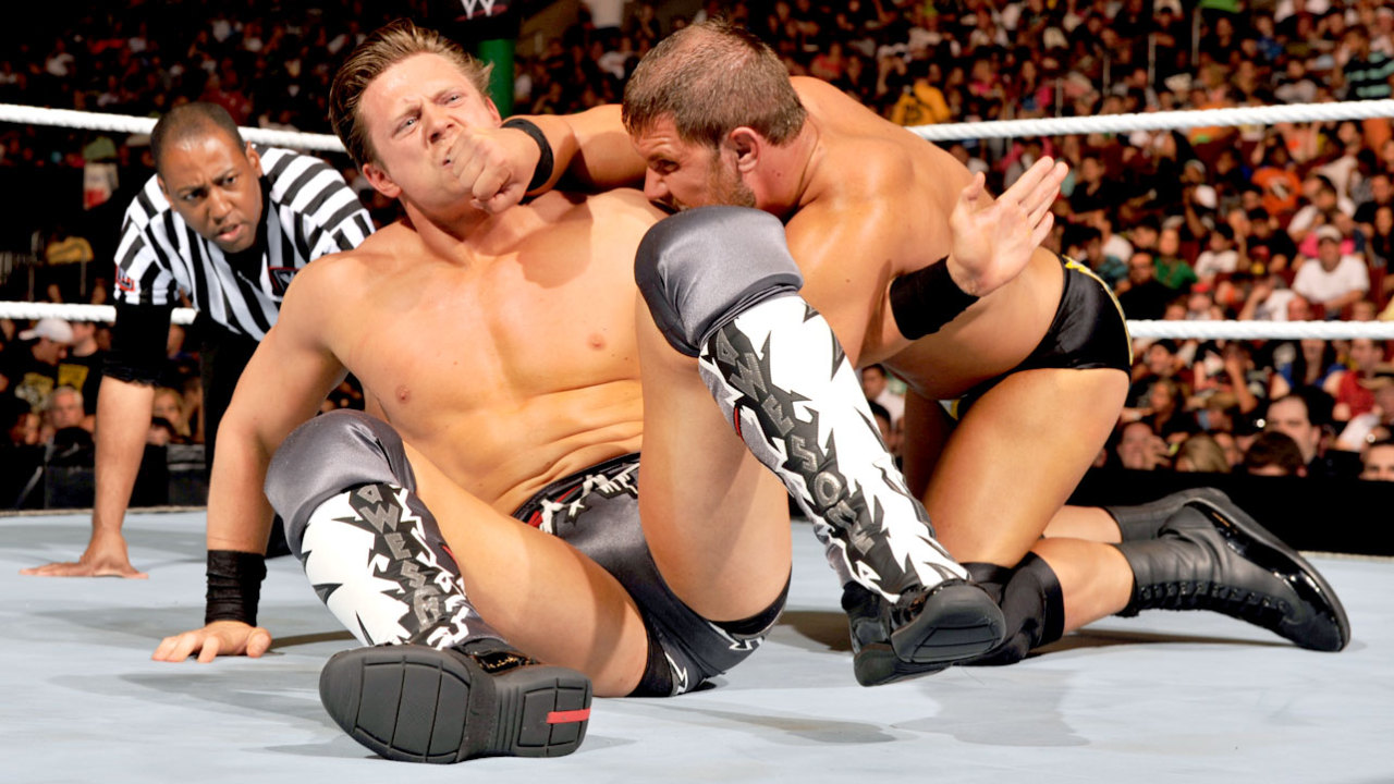 rwfan11:  Some times the refs in the background can sell the whole pic! LOL