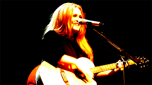 foreverwithadele:  crasylittleworld:  очень красивая Адель здесь