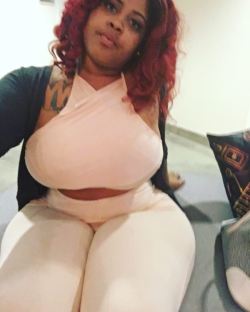 thicksexyasswomen:  phattestassesperiod:  @IHATEGHETTOBARBIE  Made Me Quiver 