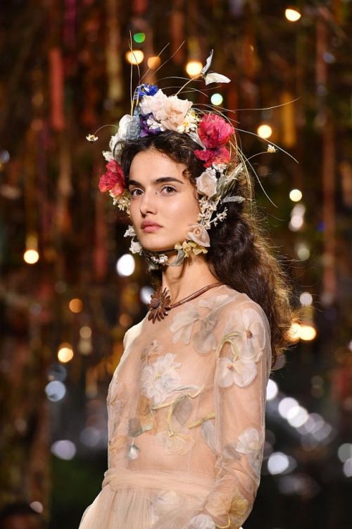 uyesurana: bold florals at dior haute couture